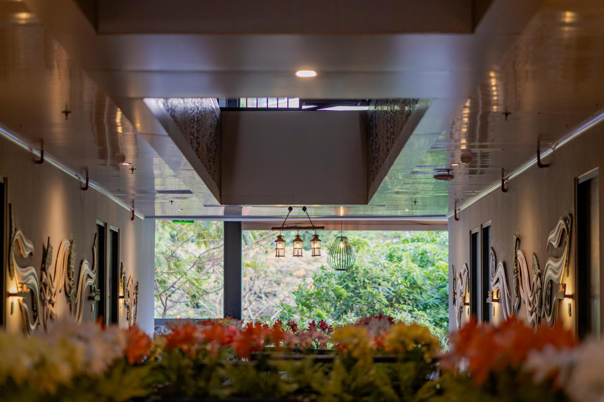 Stay.Vie Hotel سورابايا المظهر الخارجي الصورة